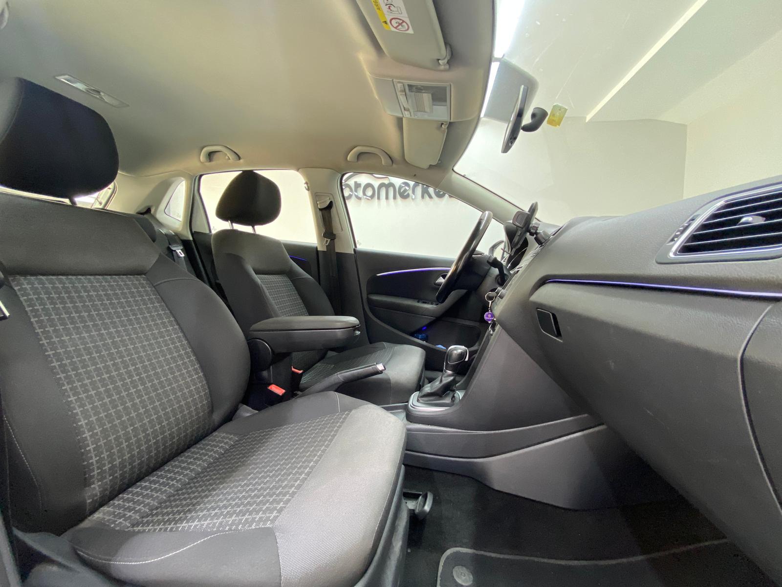 VOLKSWAGEN POLO 20